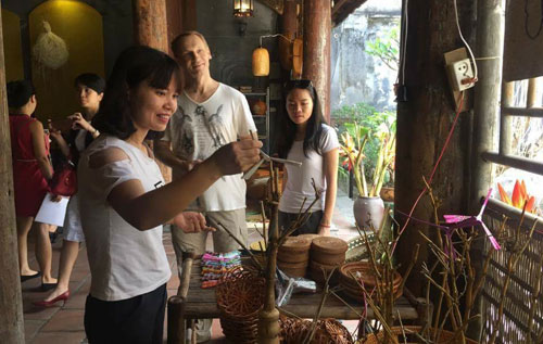  Truân chuyên mối duyên du lịch - làng nghề