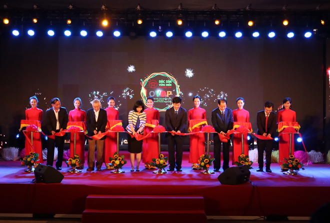 Công nghệ 'chắp cánh' cho làng nghề