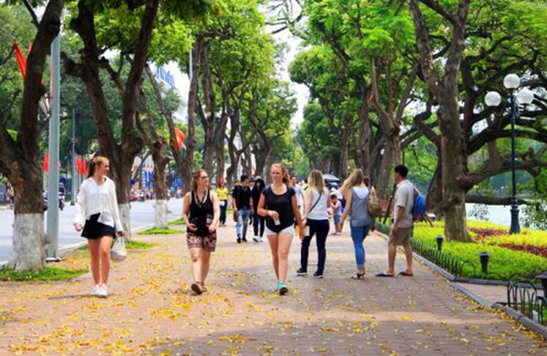 Du lịch Thủ đô cán mốc mới