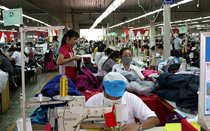 Doanh nghiệp dệt may "ngấm đòn" Covid-19