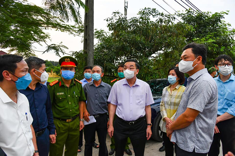 Hà Nội yêu cầu dừng hội họp, giãn cách tối thiểu 2m