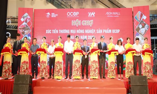 Hội chợ Xúc tiến quảng bá nông sản OCOP gắn kết quảng bá du lịch địa phương tại thị xã Sơn Tây năm 2024